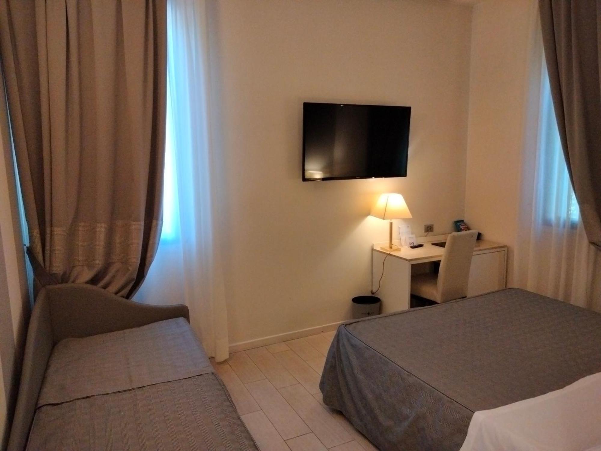 Triple Room,1558542775:JPEG